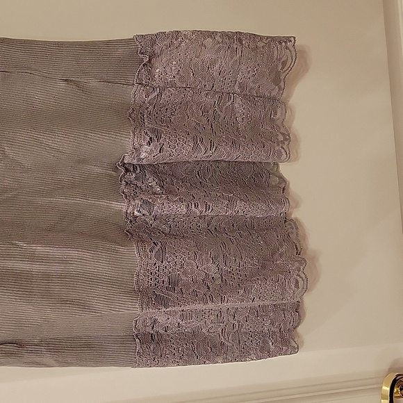 Like New Long Gray Ribbed Tank with Lace - Picture 2 of 5